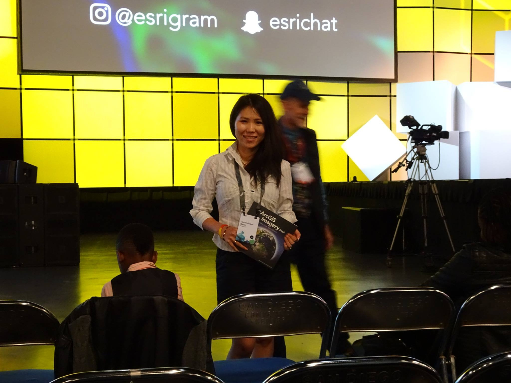 Аадар анираар байр зүйн зургийг ярьсан уу?